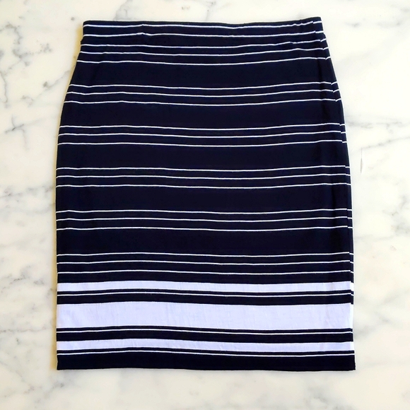 NWOT. Max Studio Rayon and Spandex Pencil Skirt with lining and stripes. - Picture 1 of 5